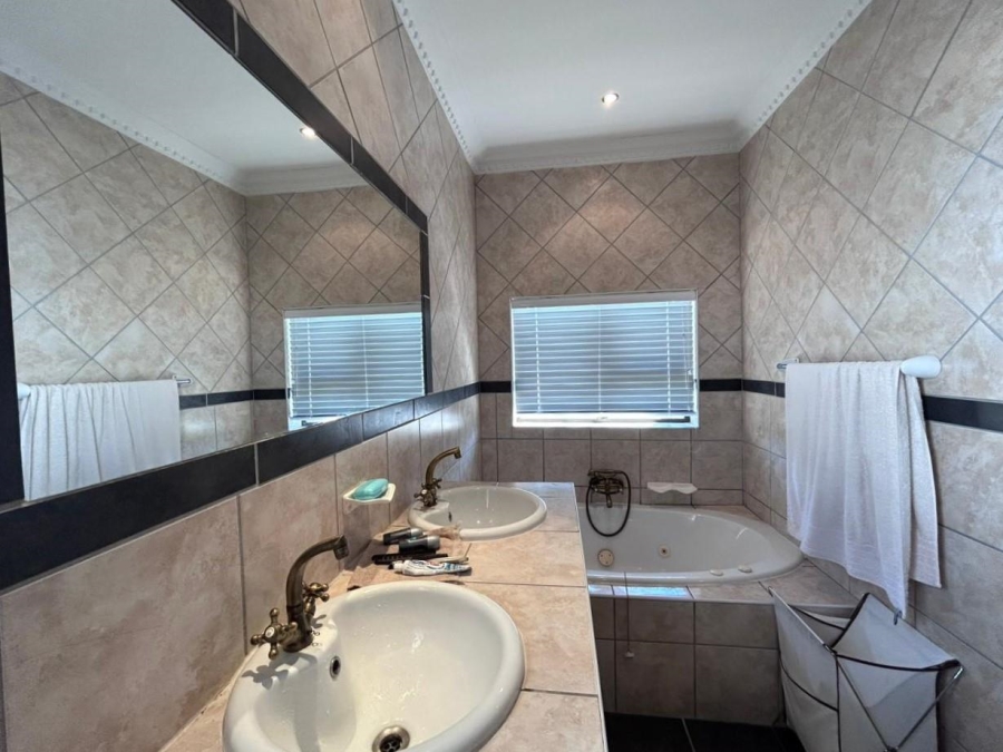3 Bedroom Property for Sale in Jeffreys Bay Central Eastern Cape